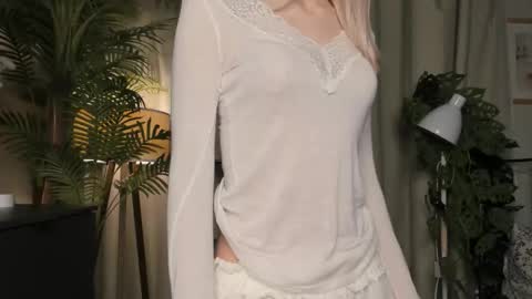 Snapshot of eternity_cuite chatting on December 2025 05:49:02 AM Natalie online show from December 2025 05:49:02 AM