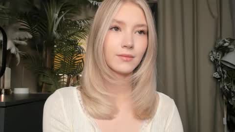 Snapshot of eternity_cuite chatting on December 2025 05:44:02 AM Natalie online show from December 2025 05:44:02 AM