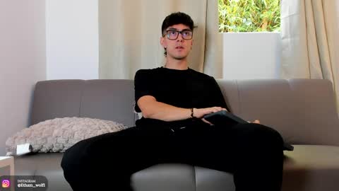 etham_wolf1 online show from April 2026 05:59:01 PM
