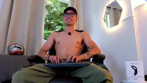 etham_wolf1 online show from July 2026 06:17:02 PM