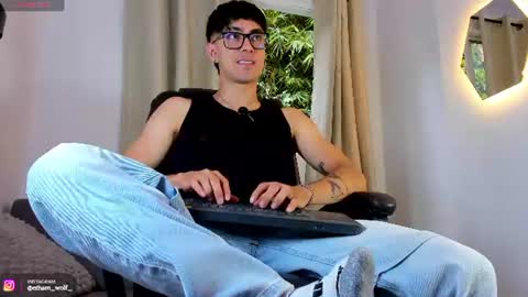 etham_wolf1 online show from August 2026 08:33:01 PM