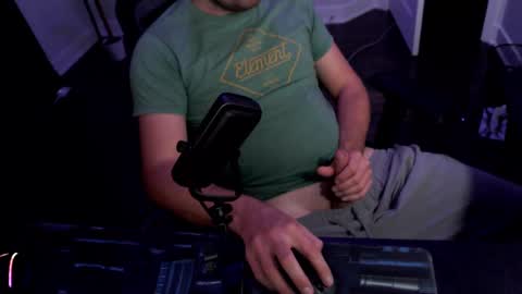 ethan8704 online show from September 2025 02:23:01 AM