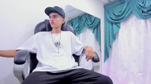 Snapshot of ethan_boy_ chatting on December 2024 10:12:01 PM Ethan online show from December 2024 10:12:01 PM