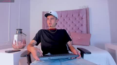 Snapshot of ethan_boy_ chatting on November 2025 08:52:01 PM Ethan online show from November 2025 08:52:01 PM