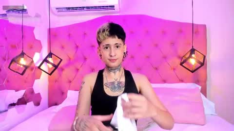 Snapshot of ethan_lennox_ chatting on August 2026 06:01:02 AM Ethan online show from August 2026 06:01:02 AM