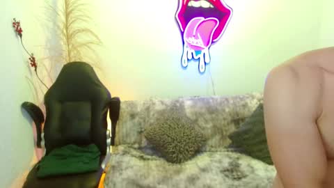 Snapshot of ethanblaze_ chatting on November 2025 11:43:01 AM ethanblaze_ online show from November 2025 11:43:01 AM