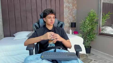 ethanlowell online show from October 2025 12:12:02 AM