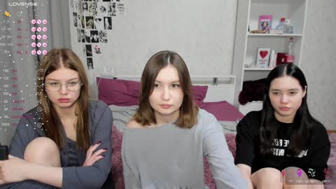 Snapshot of eumomino chatting on December 2024 08:16:01 PM Veronica Tiia Lilith left to right online show from December 2024 08:16:01 PM