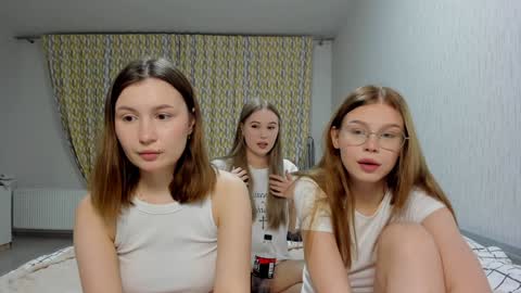Snapshot of eumomino chatting on February 2025 07:00:01 PM Veronica Tiia Lilith left to right online show from February 2025 07:00:01 PM