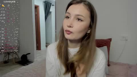 Veronica Tiia Lilith left to right online show from March 2026 09:25:01 PM