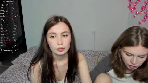 Veronica Tiia Lilith left to right online show from May 2026 05:10:01 PM