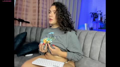 Snapshot of eva_and_marcelo chatting on January 2025 04:15:01 AM E Y EO online show from January 2025 04:15:01 AM