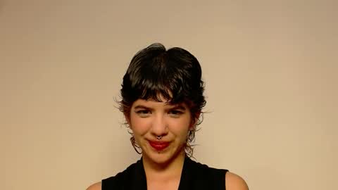 Eva  online show from November 2025 06:41:02 PM