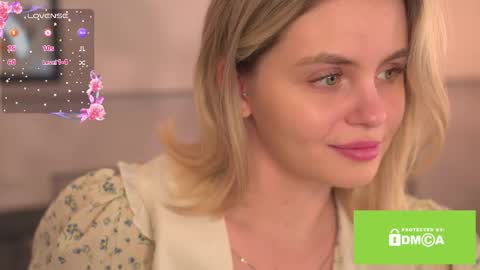 Evienne online show from December 2025 03:32:01 PM