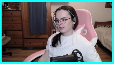 Snapshot of eva_katt chatting on January 2025 01:14:01 PM Gamer Katt online show from January 2025 01:14:01 PM