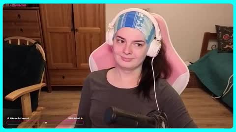 Snapshot of eva_katt chatting on September 2025 12:32:01 PM Gamer Katt online show from September 2025 12:32:01 PM