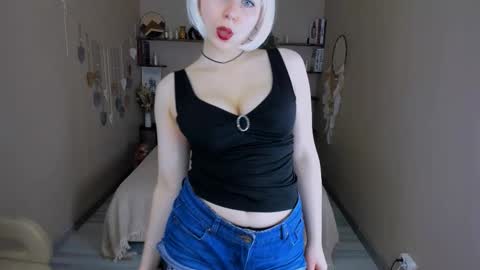 Snapshot of eva_lawrence chatting on October 2025 11:16:01 AM Eva online show from October 2025 11:16:01 AM