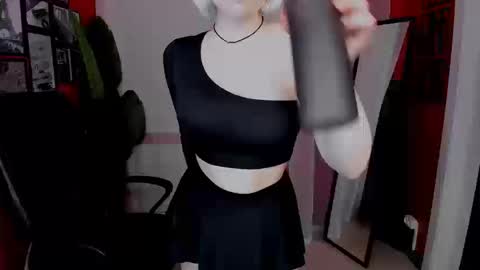 Snapshot of eva_lawrence chatting on October 2025 03:53:01 PM Eva online show from October 2025 03:53:01 PM