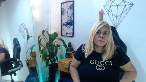 eva_love49 online show from April 2026 06:05:02 PM