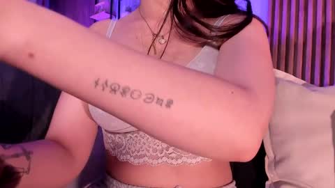 Angelinne online show from May 2026 04:28:01 AM