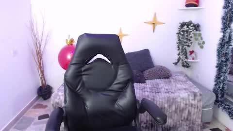 Snapshot of eva_maddox chatting on December 2025 04:23:01 PM Eva online show from December 2025 04:23:01 PM