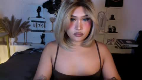 Queen Eva Mazikeen online show from April 2026 11:53:01 PM