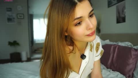 Hello my name is Eva its my first day here online show from June 2026 09:48:02 AM