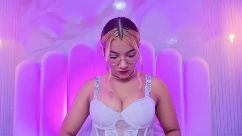 Snapshot of evaa_honey chatting on May 2026 09:54:01 PM evaa_honey online show from May 2026 09:54:01 PM