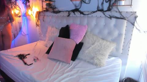 Evaa  online show from November 2025 05:03:01 PM