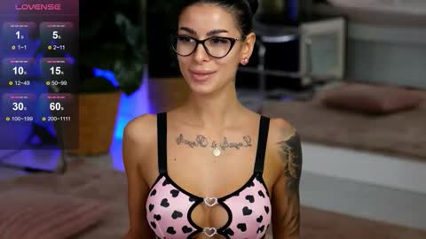 Snapshot of evaamanti chatting on November 2025 06:55:01 AM Eva online show from November 2025 06:55:01 AM