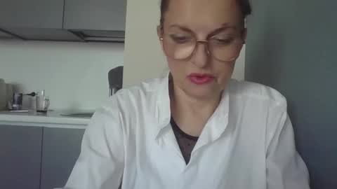 evaglad online show from October 2025 12:28:02 PM