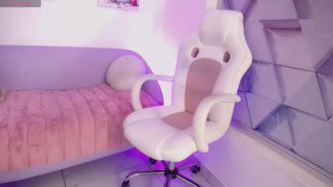 EVA GODDESS  online show from December 2025 04:47:02 PM