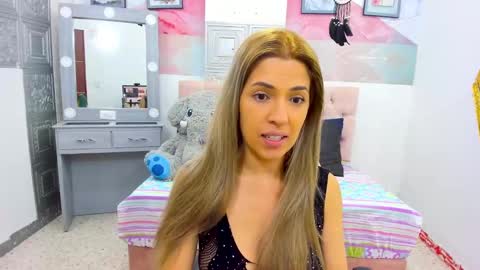 Snapshot of evaloviaa_ chatting on February 2025 01:00:02 PM Eva online show from February 2025 01:00:02 PM
