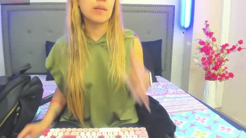Snapshot of evaloviaa_ chatting on March 2026 04:24:04 AM Eva online show from March 2026 04:24:04 AM