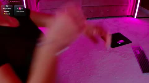 Snapshot of evanew_ chatting on September 2025 10:21:01 PM Eva online show from September 2025 10:21:01 PM