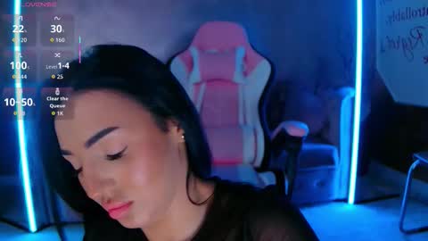 Snapshot of evanew_ chatting on November 2025 05:57:02 PM Eva online show from November 2025 05:57:02 PM