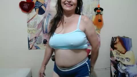 Snapshot of evangelinhotxxx33 chatting on December 2024 08:21:02 PM Eva online show from December 2024 08:21:02 PM