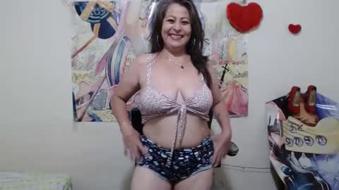 Snapshot of evangelinhotxxx33 chatting on October 2025 08:20:01 PM Eva online show from October 2025 08:20:01 PM