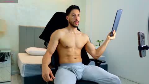 E V A N S online show from May 2026 12:49:01 AM