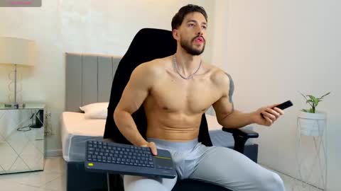E V A N S online show from May 2026 12:16:02 AM