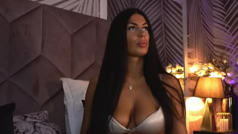 EvaRhea online show from April 2026 02:48:02 AM