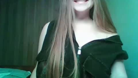 evasapples2026 online show from April 2026 07:59:01 PM