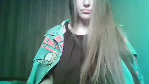 evasapples2026 online show from April 2026 08:00:02 PM