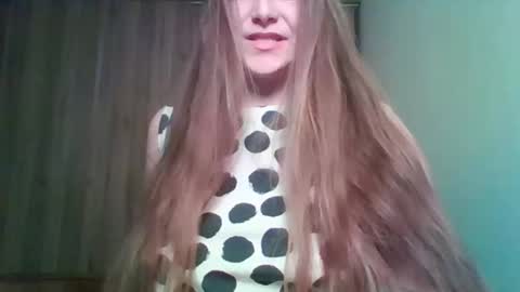 evasapples2026 online show from April 2026 08:17:01 PM