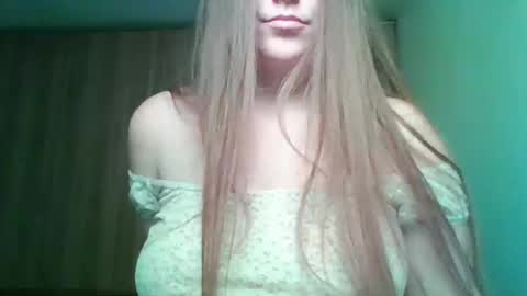 evasapples2026 online show from May 2026 11:02:01 PM