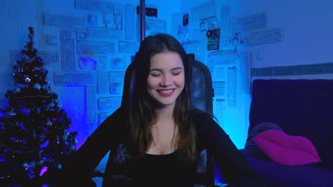 Snapshot of evathopson chatting on December 2024 12:05:02 PM Eva next stream - - 1600 UTC2000 online show from December 2024 12:05:02 PM