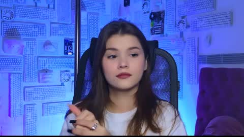 Snapshot of evathopson chatting on January 2025 10:10:02 AM Eva next stream - - 1600 UTC2000 online show from January 2025 10:10:02 AM