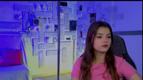 Snapshot of evathopson chatting on October 2025 10:33:01 AM Eva next stream - - 1600 UTC2000 online show from October 2025 10:33:01 AM