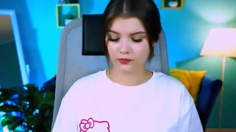 Snapshot of evathopson chatting on October 2025 12:06:01 PM Eva next stream - - 1600 UTC2000 online show from October 2025 12:06:01 PM