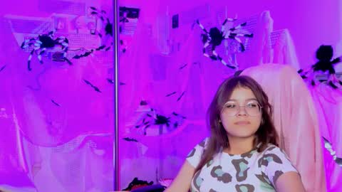 Snapshot of evathopson chatting on October 2025 12:12:02 AM Eva next stream - - 1600 UTC2000 online show from October 2025 12:12:02 AM